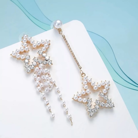 Asymmetrical Star Pearl Crystals Earrings - Picture 2 of 6